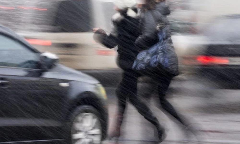 Συναγερμός στην Γερμανία: Αυτοκίνητο έπεσε πάνω σε πεζούς